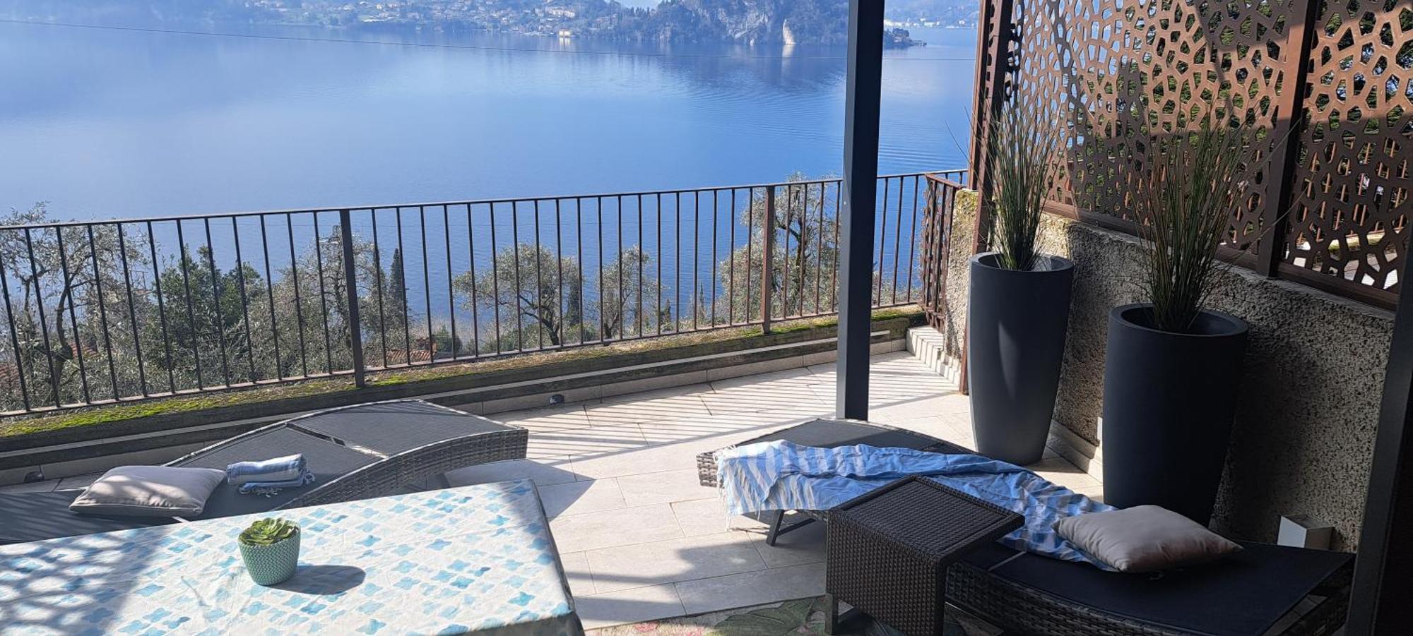 Dream Lake Panorama, Garage In The Center Of Varenna Exterior foto